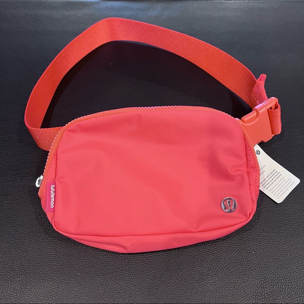 NWT lululemon everywhere belt bag in Pale Raspberry